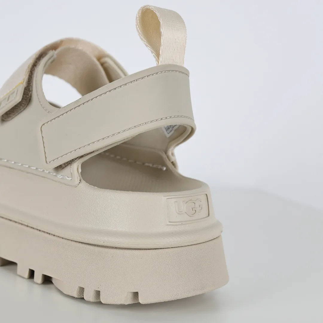 Copy price 💰560 Core recommendation Good price UGG Velcro slippers sandals summer versatile slippers soft sole non-slip beach thick sole casual elegant sandals The style of UGG sandals is really nice. It is suitable for all ages. The soles are made of super lightweight EVA foam. The classic material of U family can be said to be "light" to let you enjoy a different naked feeling. It is one of the most worth buying sandals in history. I guarantee you will not regret the series. Original OEM production Y products are available now. Size: 35 36 37 38 39 40